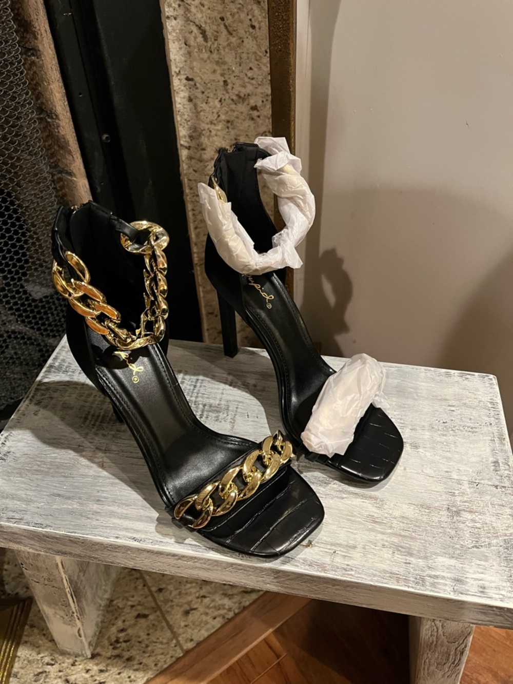 Qupid Women's Black/Gold Strappy Square Toe Ankle Strap Chain Heels in US size 6